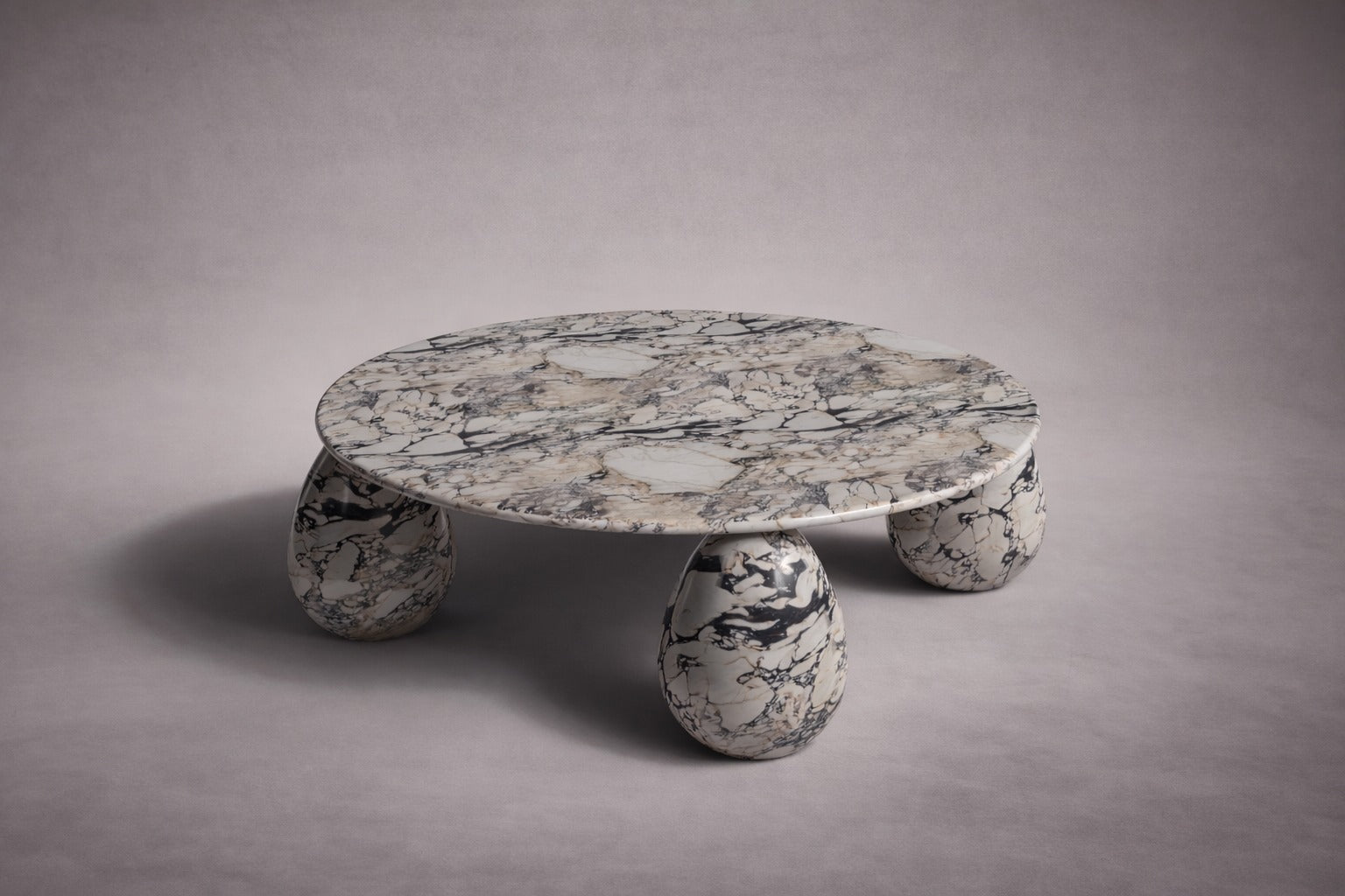 Cons Runder Couchtisch aus italienischem Carrara Marmor