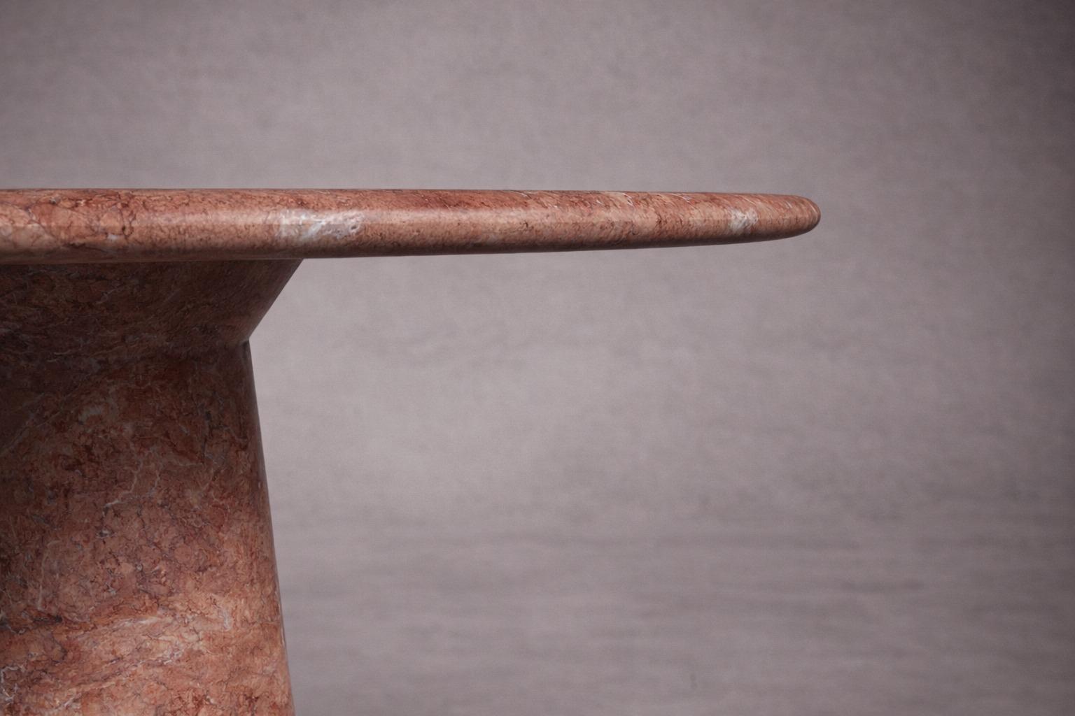 Le Cou Red Travertin Runder Tisch