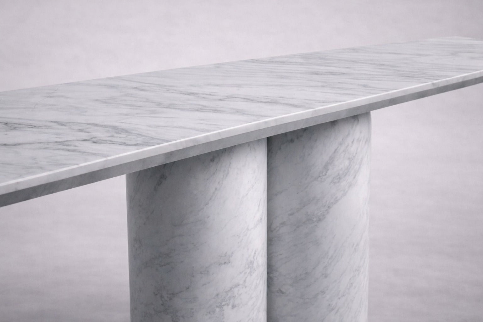 Bullet Italienischer Carrara Marmor Konsolentisch