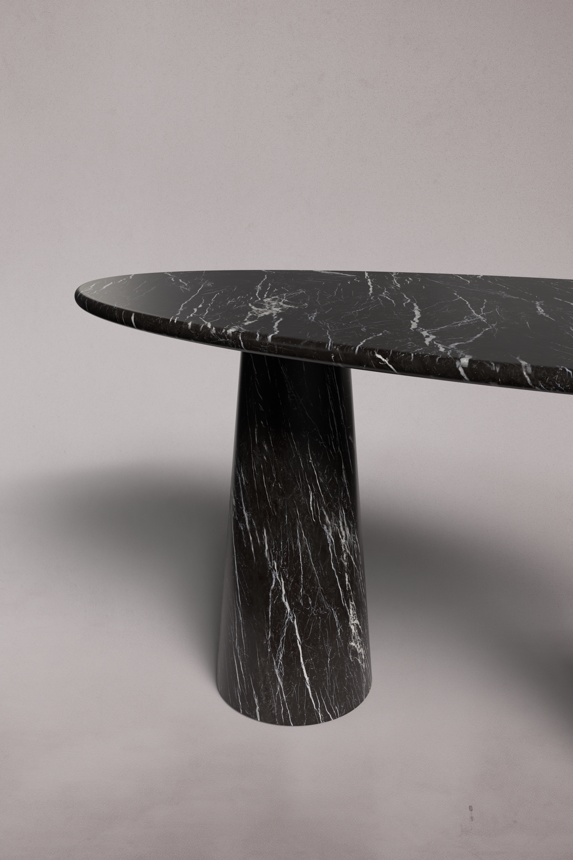 Élégance de Pierre Alexander Black Marble Oval Dining Table