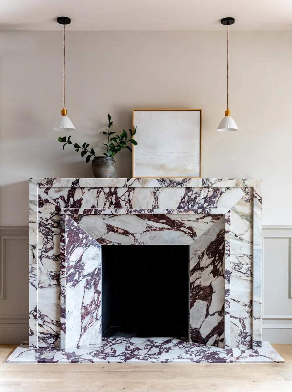 Custom Calacatta Viola Mantel