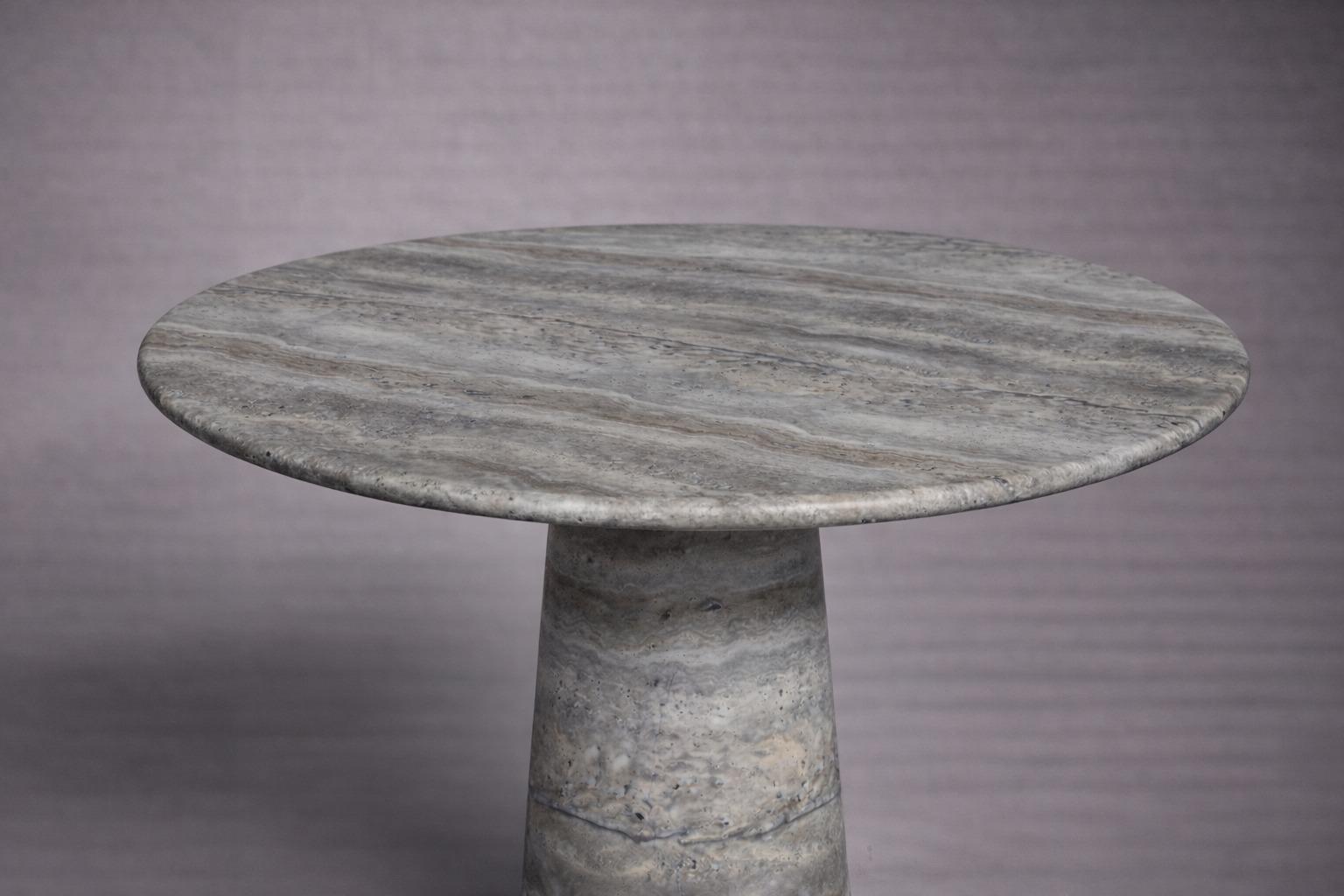 Le Cou Runder Tisch aus Silver Travertin