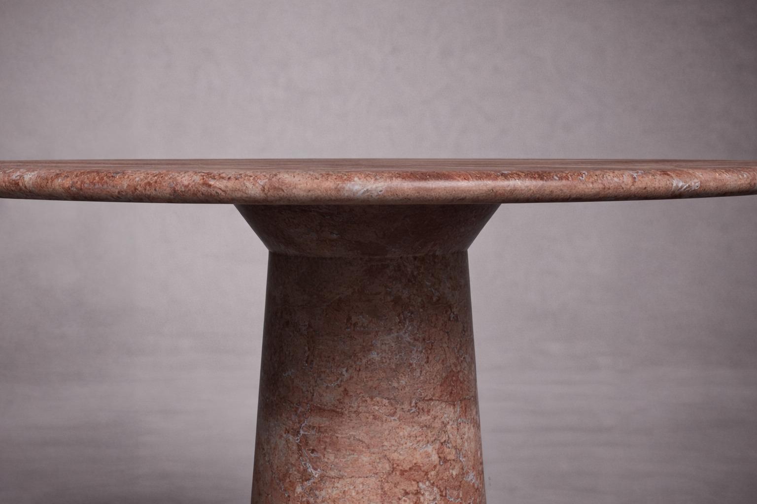 Le Cou Red Travertin Runder Tisch