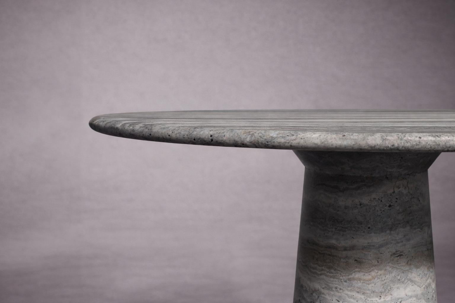Le Cou Runder Tisch aus Silver Travertin