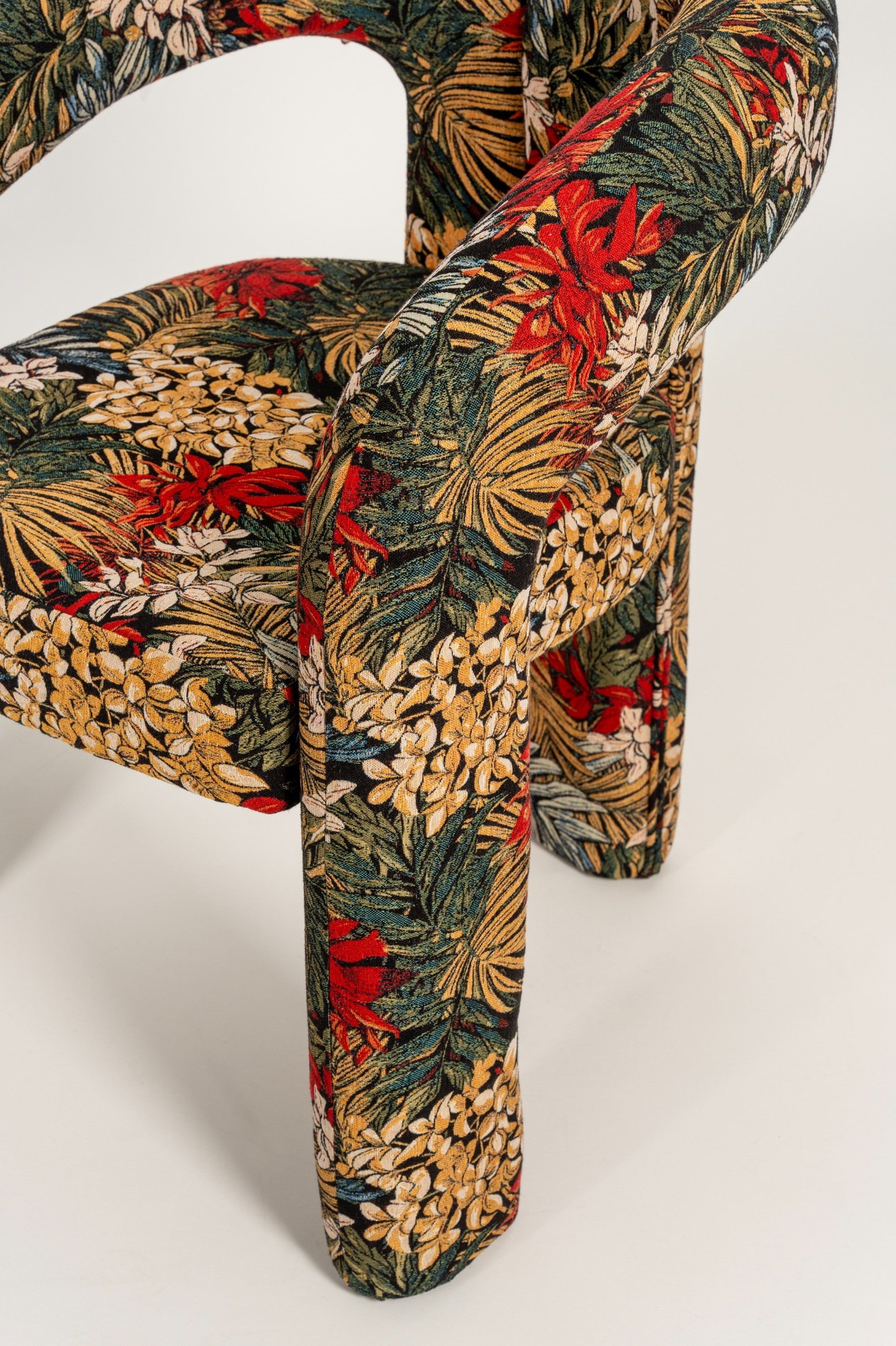 luxury dining chair. custom dining chair. modern dining chair. sculptural dining chair. designer dining chair. high end dining chair. contemporary dining chair. bespoke dining chair. premium seating. architectural dining chair. dining chair. custom luxury dining chair USA. made to order dining chairs. modern sculptural dining chair. high end custom seating for interior designers. luxury restaurant dining chairs.