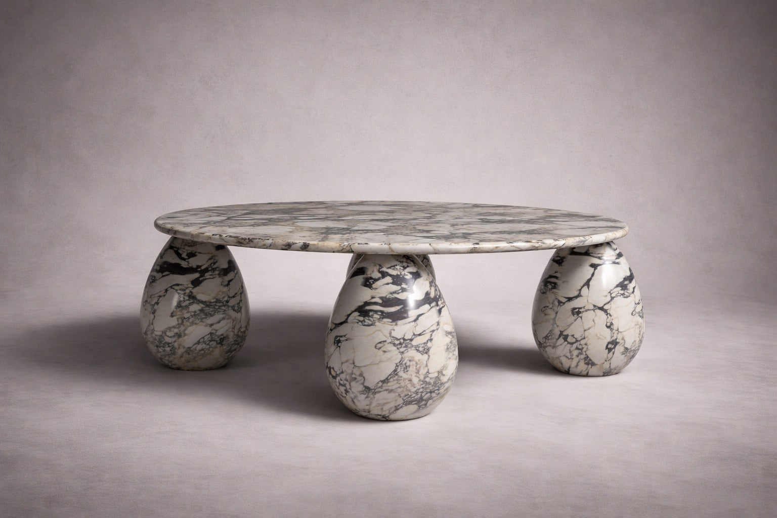 Cons Runder Couchtisch aus italienischem Carrara Marmor