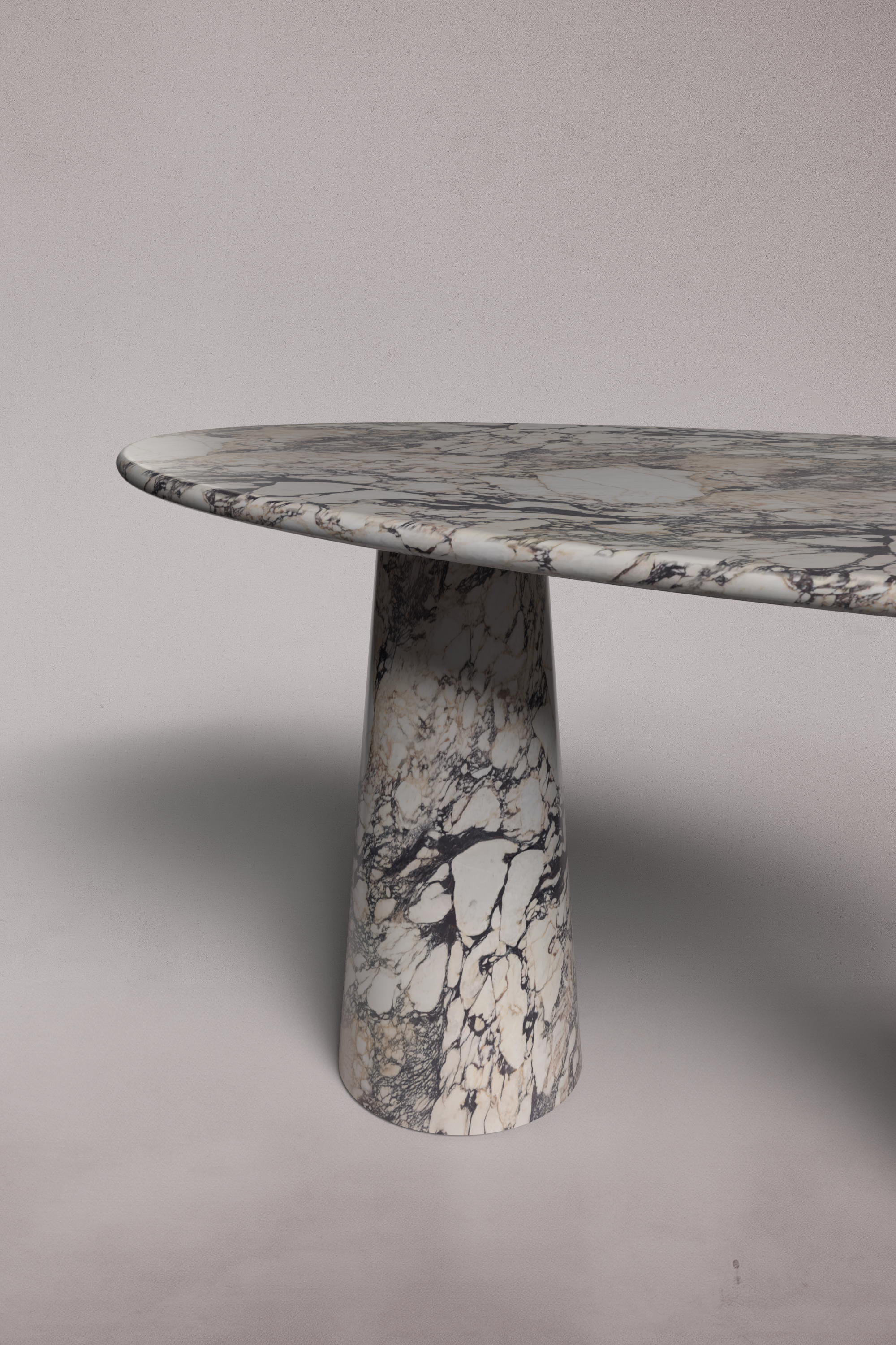 Élégance de Pierre Calacatta Viola Marble Oval Dining Table